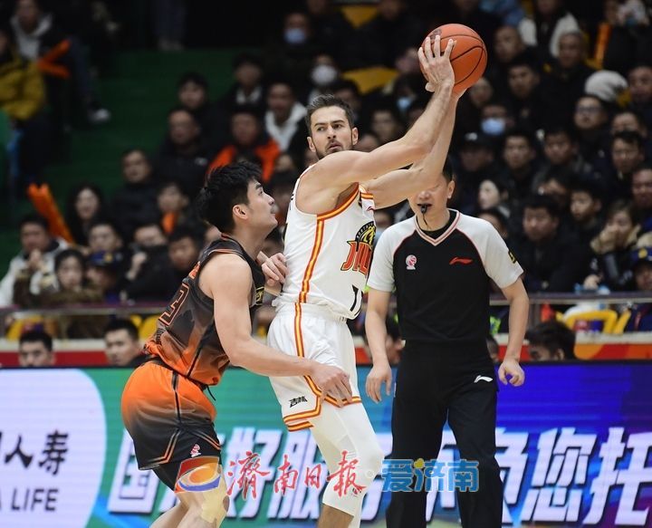 爱游戏体育网站-CBA球员赛场上登场表现抢眼(cba球员赛场上登场表现抢眼吗)