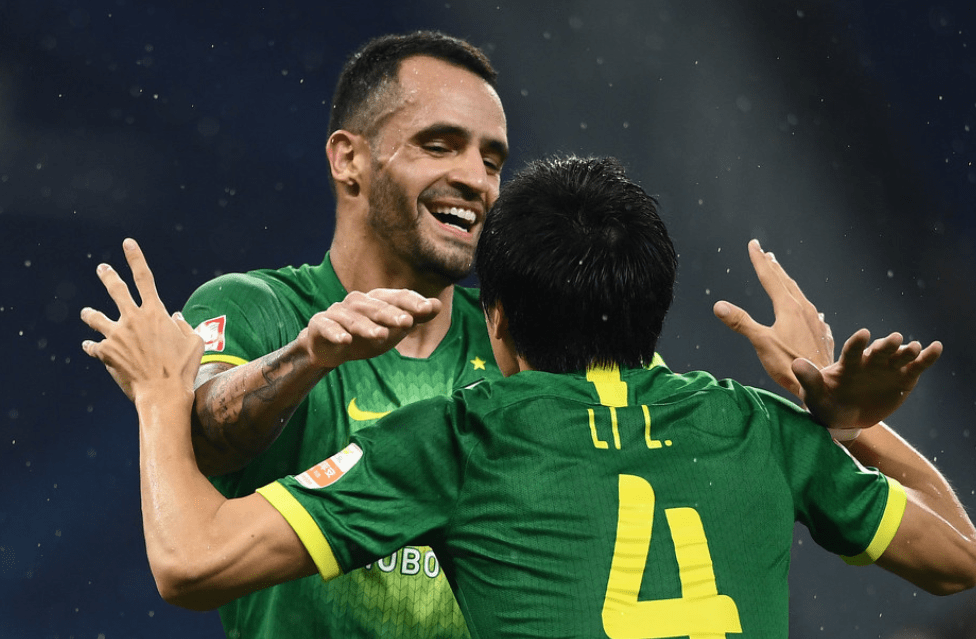 爱游戏官网-尤文图斯后卫伯纳代斯基射门得手，帮助球队保持不败的简单介绍