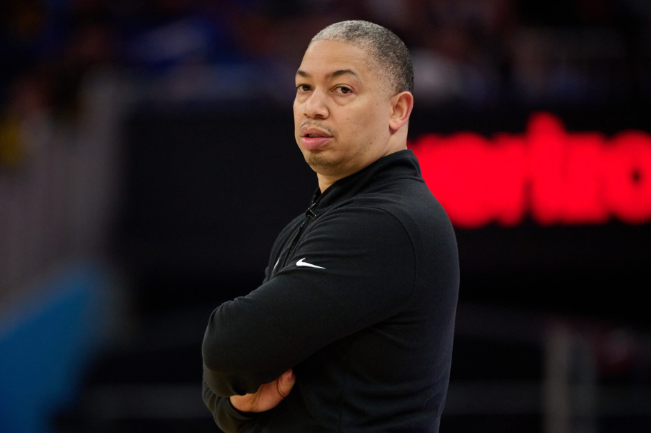 爱游戏官方登录入口-恩菲尔德球迷现场助威，激发球队夺冠斗志的简单介绍