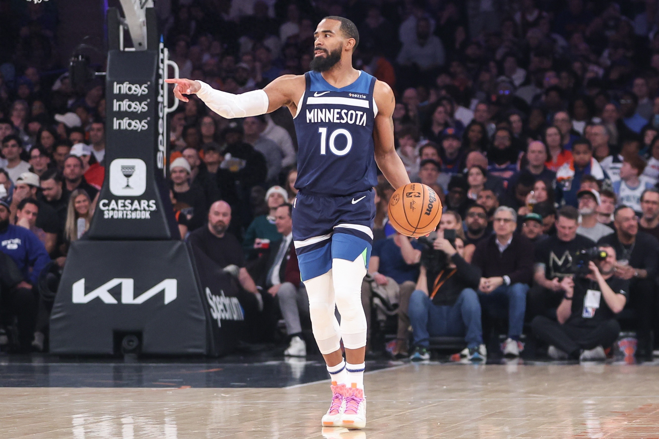 关于外援球员在本赛季展现出色表现，或将带领球队取得胜利的信息