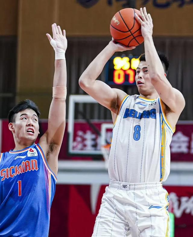 广西队携手吉林男篮迎战广东队 广西队携手吉林男篮迎战广东队