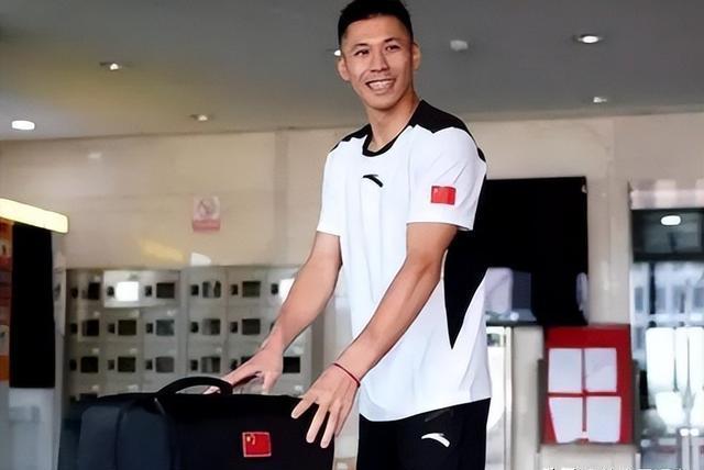 挑战世界纪录！张成龙夺得男子体操冠军