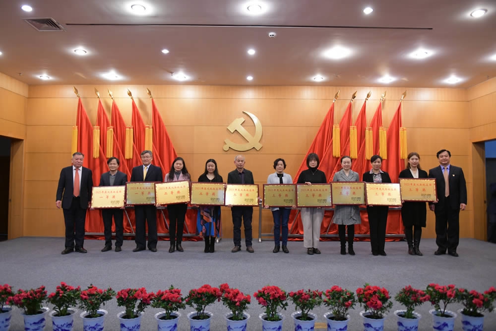 爱游戏在线登录-包含上海群星耀眼：携手取得关键胜利，整体实力强劲的词条