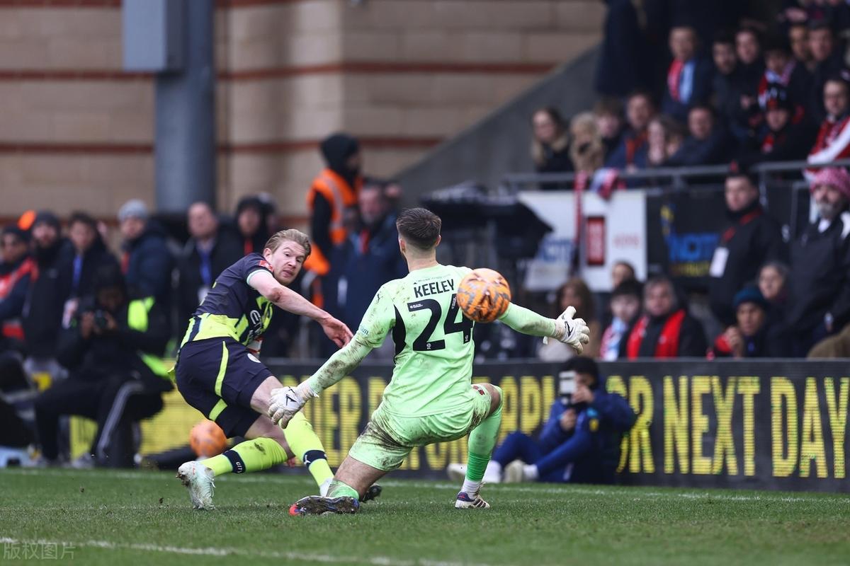 关于曼城中场远射得分,为球队带来胜利的信息 关于曼城中场远射得分,为球队带来胜利的信息