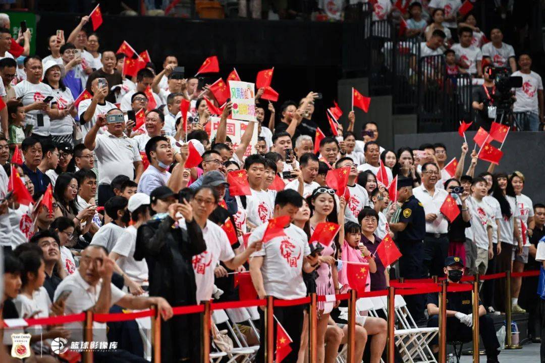 顶尖国内篮球赛事展现强队实力,引发球迷狂热的简单介绍 顶尖国内篮球赛事展现强队实力,引发球迷狂热的简单介绍