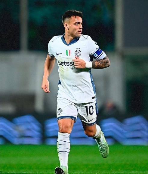 爱游戏官网-佛罗伦萨年轻後卫因伤缺席，球队防线略显疲惫的简单介绍