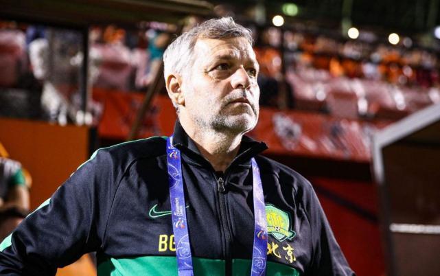 教练批评球队表现,要求更进一步 教练批评球队表现,要求更进一步