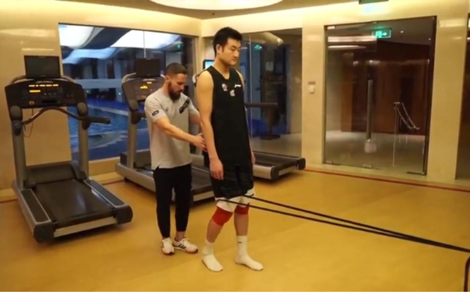 爱游戏app下载-球队疲惫，CBA赛季停摆的影响