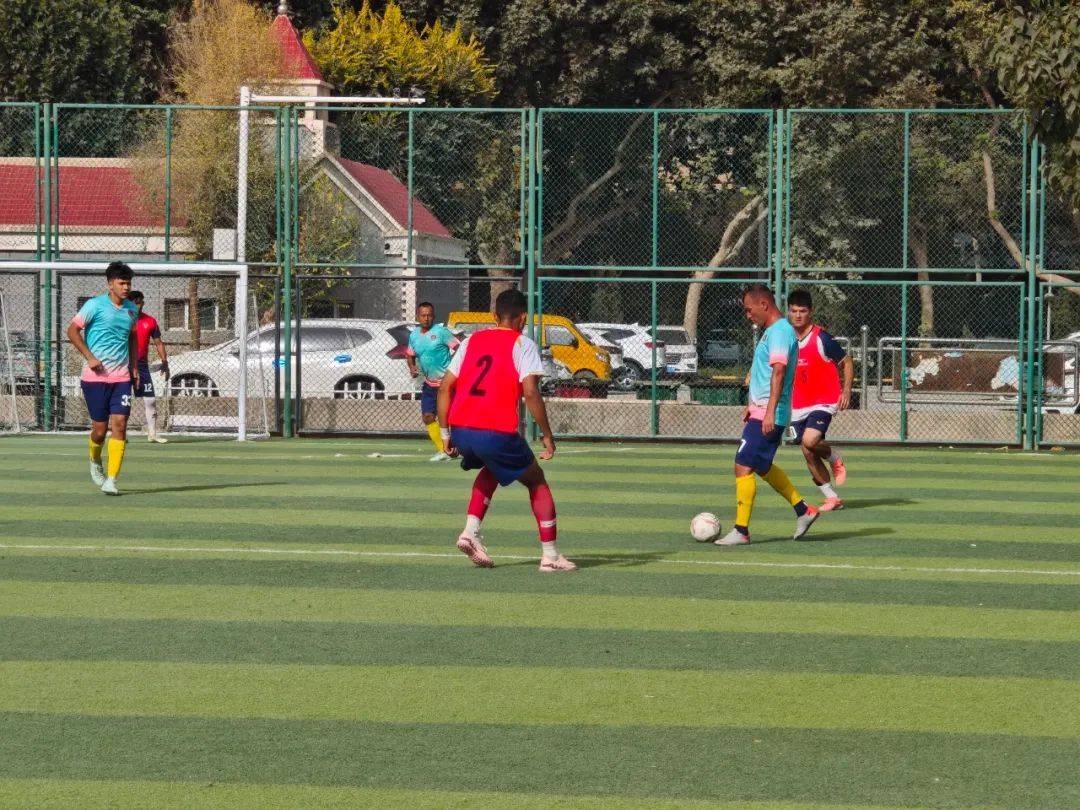 爱游戏体育链接-包含足球赛场上火爆比拼，球员战术高超的词条