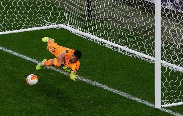 包含比利亚雷亚尔主场大胜，欧联资格赛身段的词条