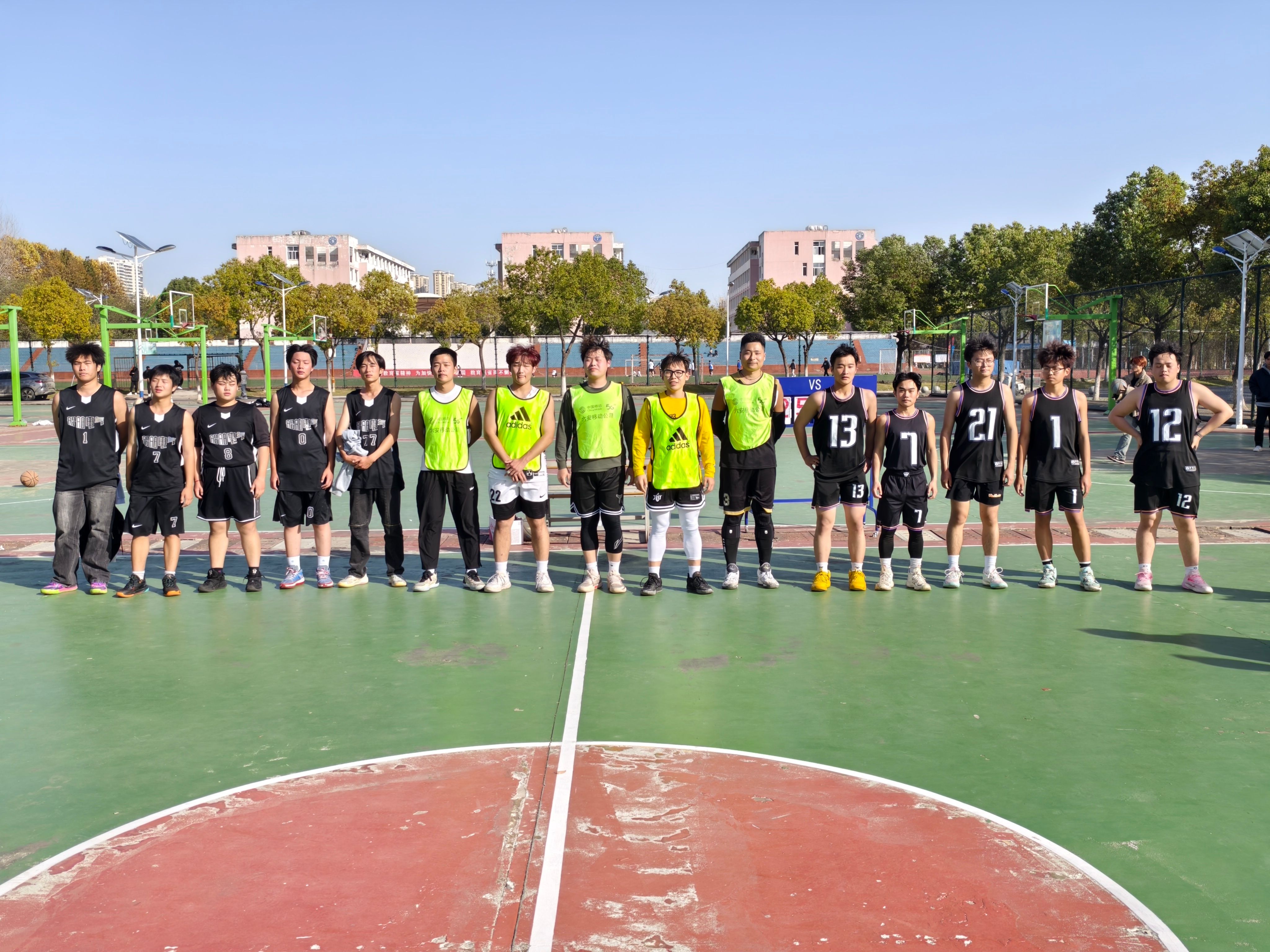 包含精彩纷呈的职业篮球比赛观赏价值极高的词条