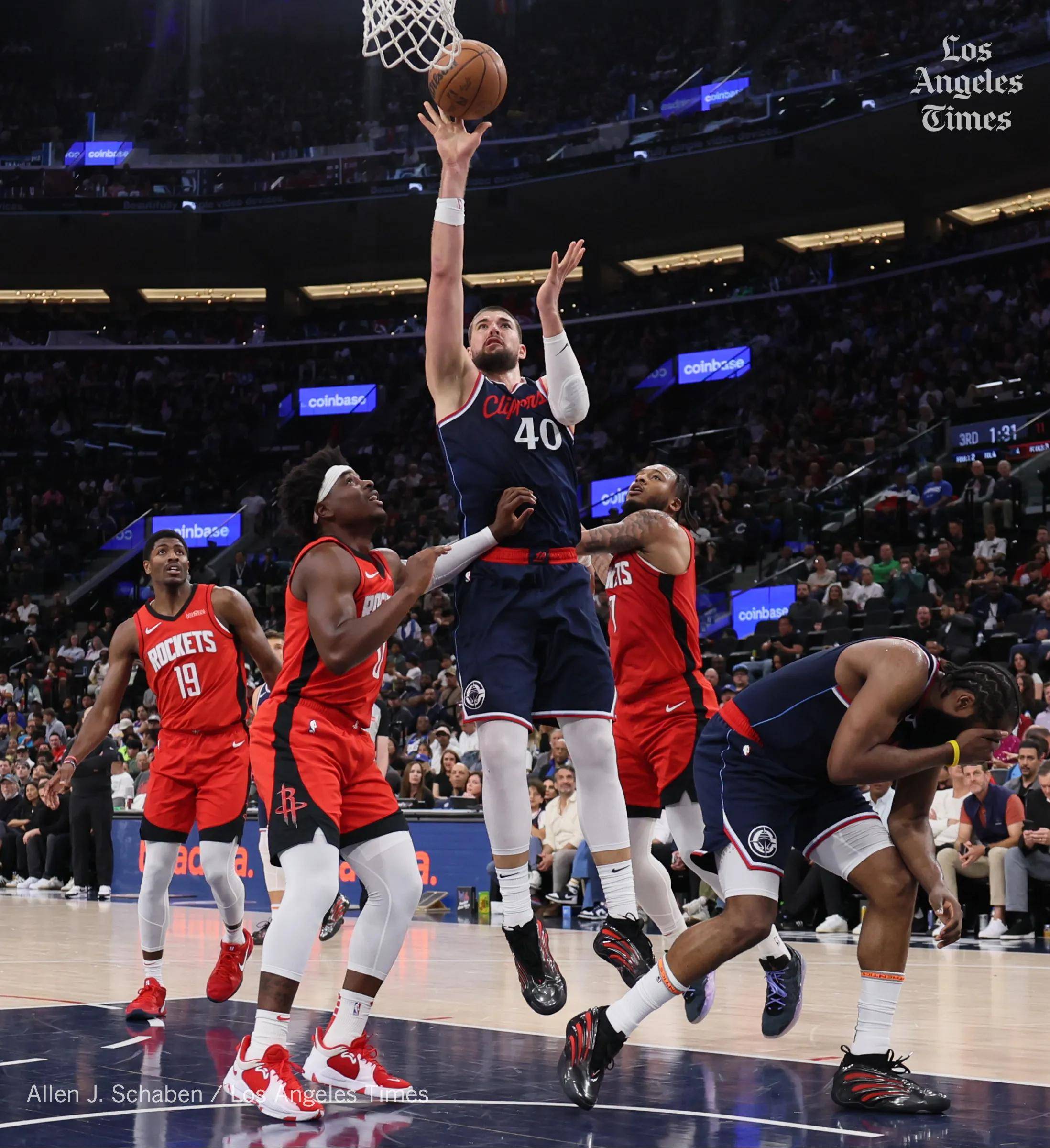 灰熊后卫连续砍分,压哨三分绝杀取胜 灰熊后卫连续砍分,压哨三分绝杀取胜