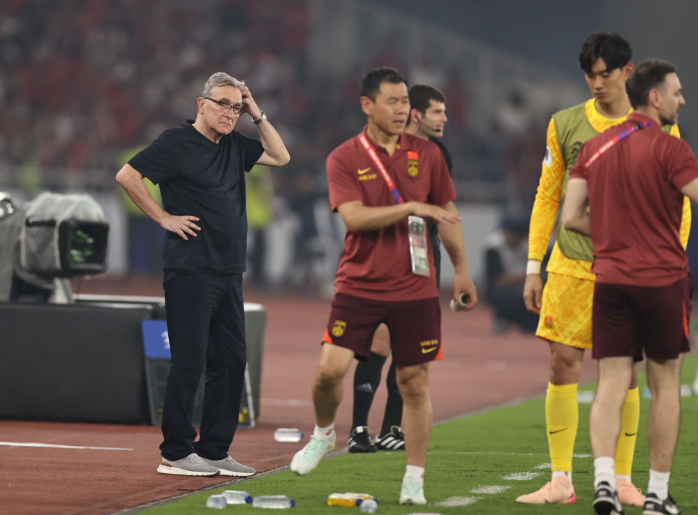 爱游戏网页版入口-主教练公开批评球队表现不佳