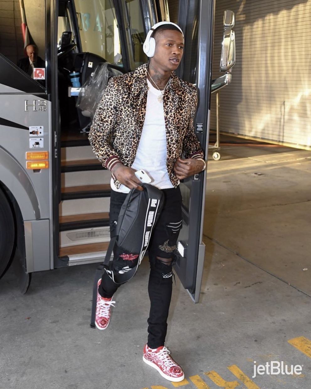 爱游戏体育下载-凯尔特人为沃尔助威，特意穿球衣