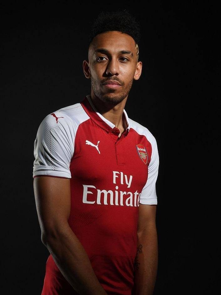 爱游戏官网-阿森纳球员奥巴梅扬荣膺英超金靴射手王