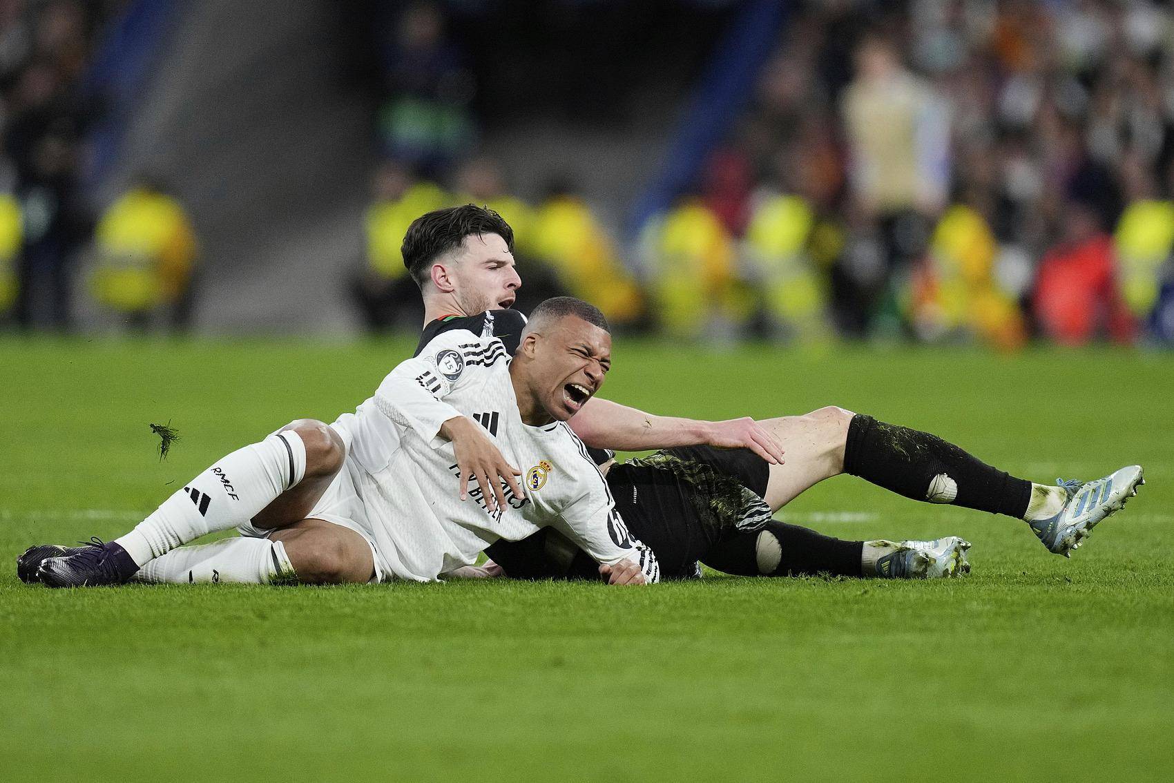 阿森纳主场逆转获胜，止住连败颓势