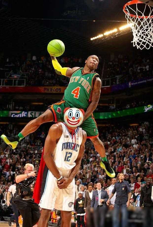 精彩的扣篮瞬间让人目瞪口呆