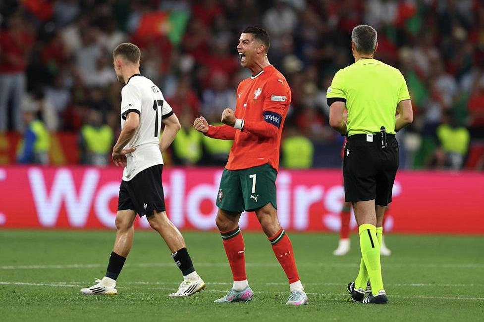 包含比利时队轻松晋级欧国联十六强的词条