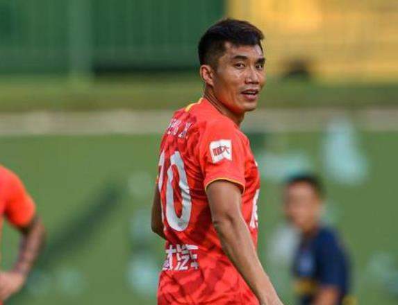 江苏队主帅突然宣布退役,临时教练接手指挥 江苏队主帅突然宣布退役,临时教练接手指挥