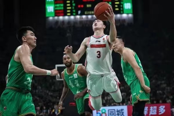 湖北队在近期比赛中实现逆袭，取得胜利