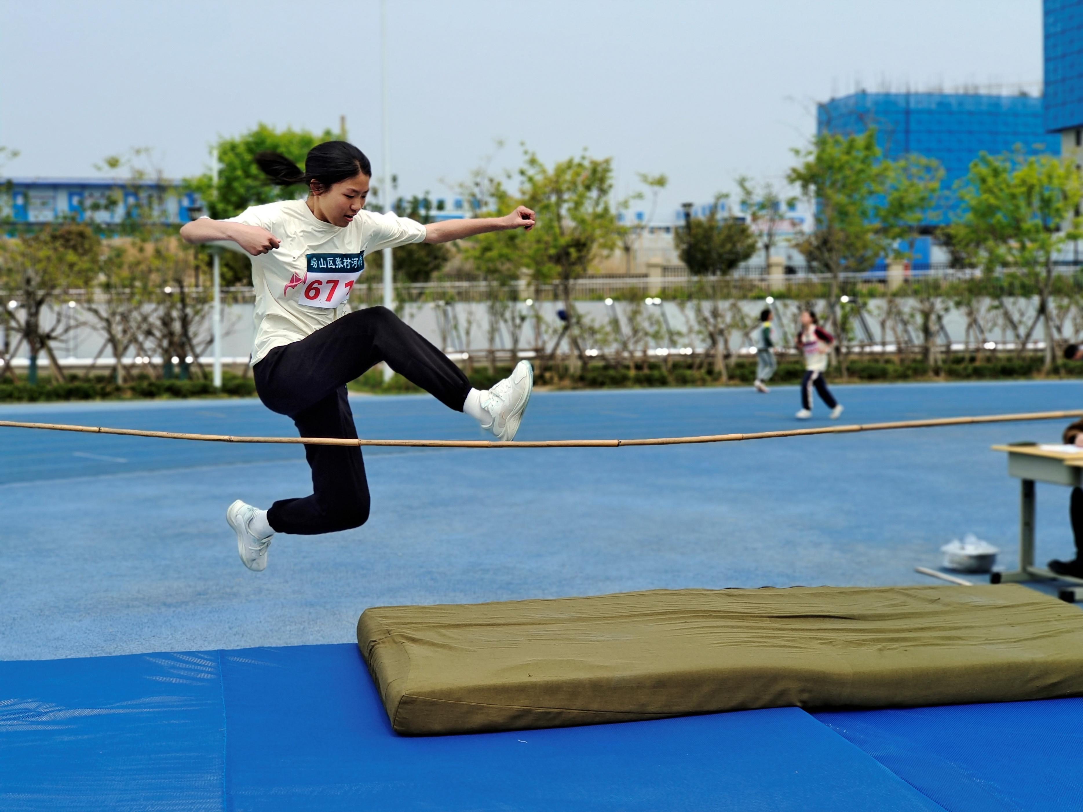 爱游戏体育网站-健儿豪情万丈，竞技场上英姿飒爽的简单介绍