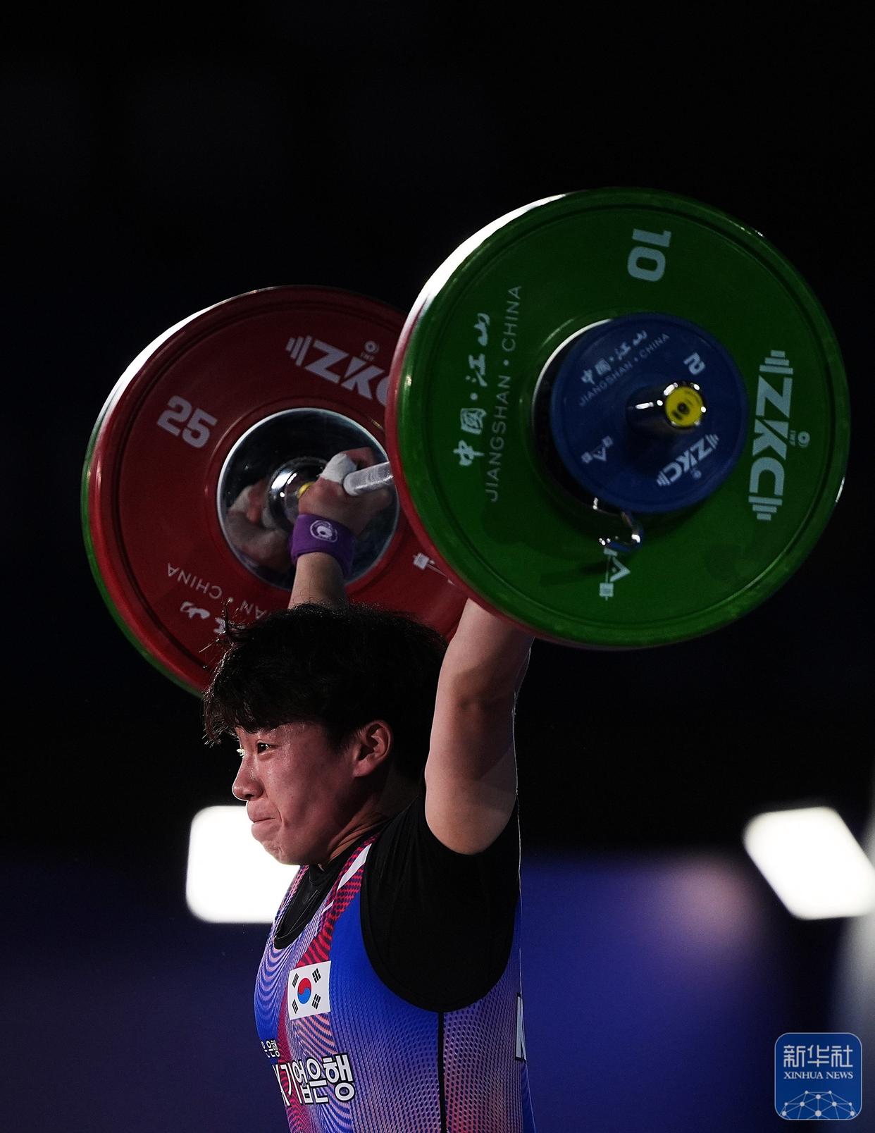 爱游戏app-包含举重比赛激烈对决运动员斗志昂扬冲击胜利的词条